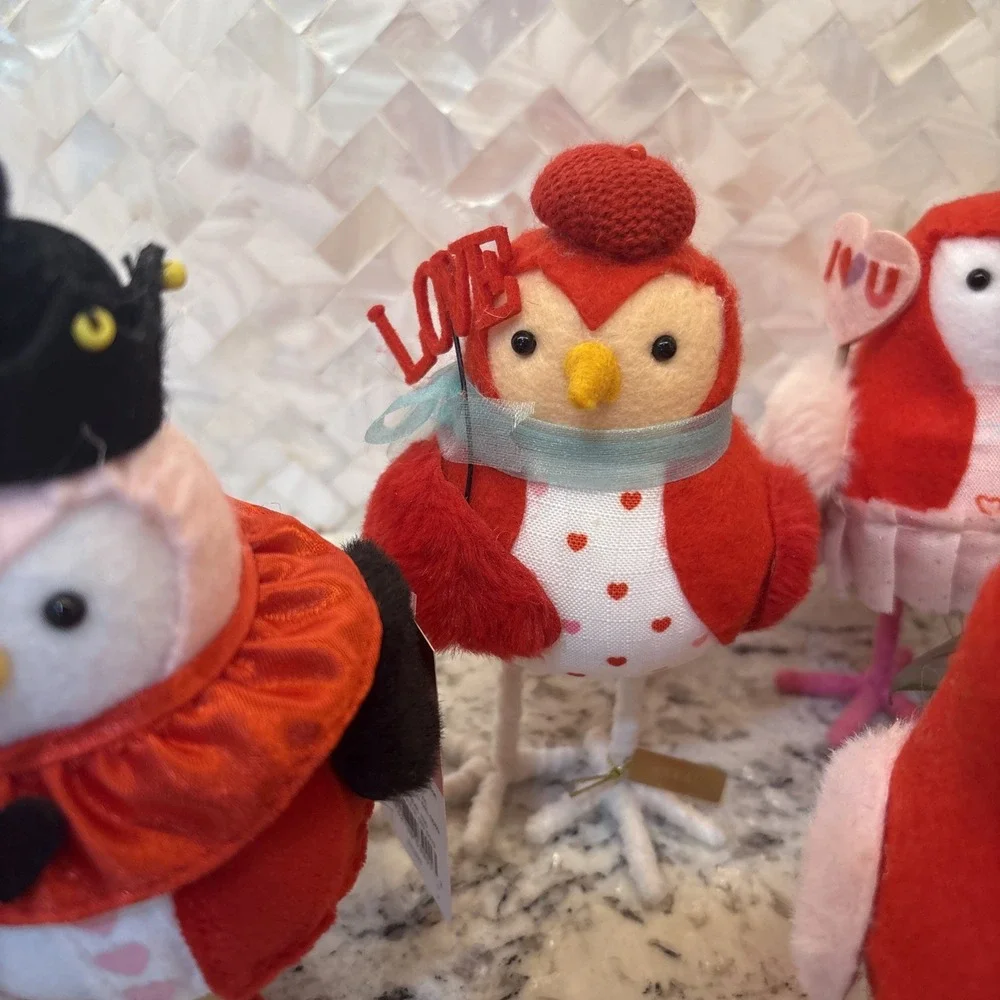 Target Spritz Featherly Friends Bird Valentines Day 2022-24 Queenie Kingsley Jet